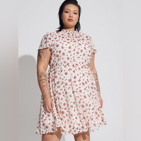Torrid White and Red Floral Mini Dress - Picture 2 of 9